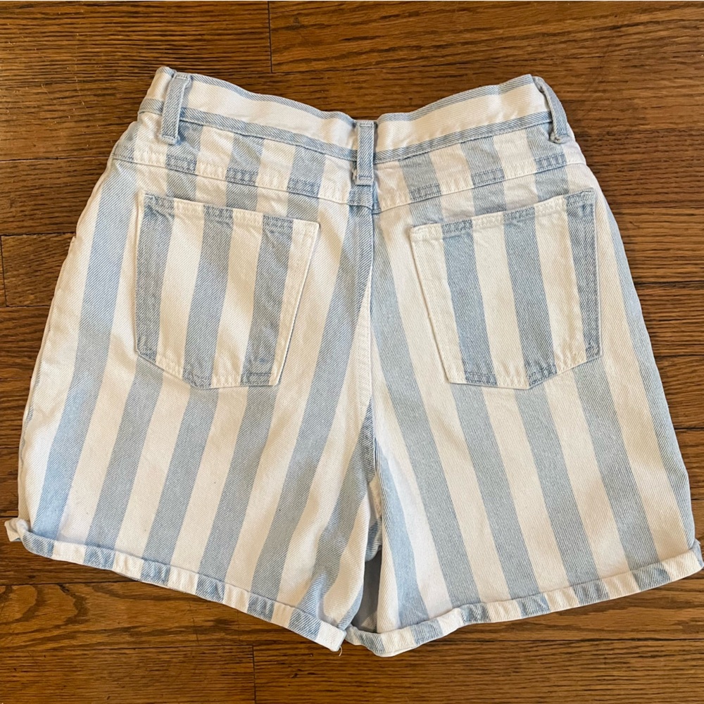 Vintage Nuovo Blue and White Striped High Waisted Denim Shorts - Picture 5 of 6